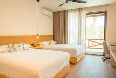 habitacion-estandar-cama-doble-vista-piscina-bidmont-villa