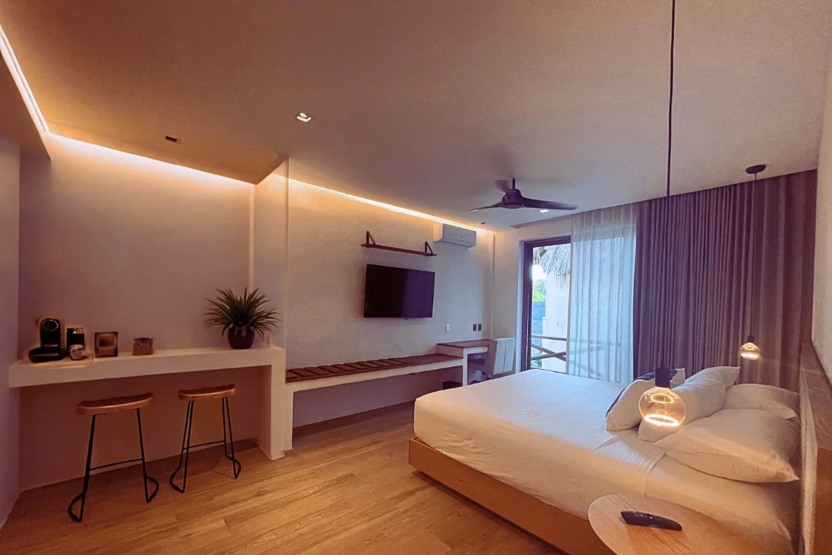 habitacion-estandar-cama-king-vista-parcial-bidmont-villa-2popup